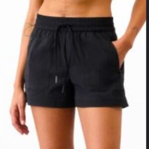 Athleta Trekkie North mid-rise shorts - NWT (sold out online)
